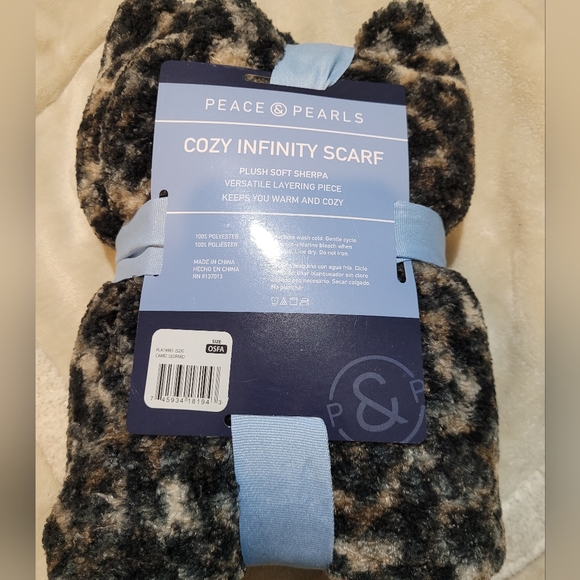 NWT Peace & Pearls Camel Leopard Cozy Infinity Sherpa Scarf - Picture 3 of 4